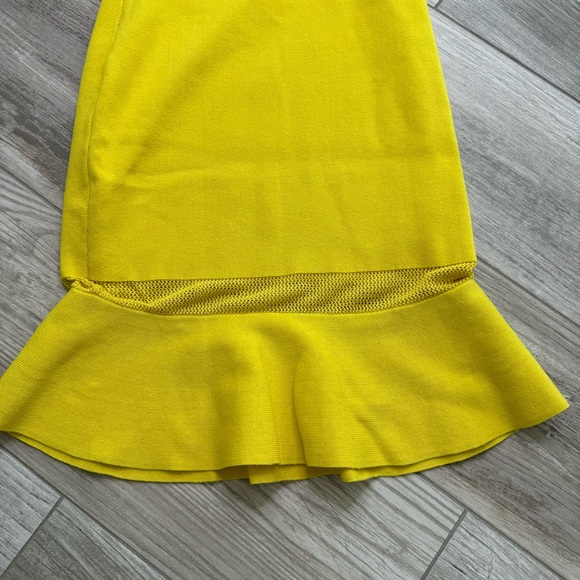 ENDLESS ROSE Yellow Off the Shoulder dress Size Small - Picture 9 of 13